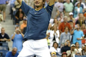 九游-费德勒重返赛场，表现优异首场状态出色，美国队观众沸腾！的简单介绍