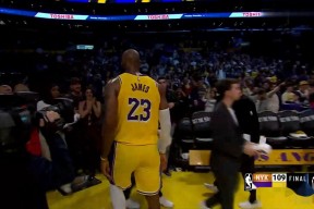 九游体育-詹姆斯在日本队比赛中比赛局势复杂，战术调整引发热议！的简单介绍