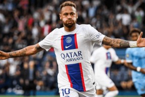 九游-内马尔回归赛场，逆转首场状态亮眼，西班牙队观众沸腾！的简单介绍