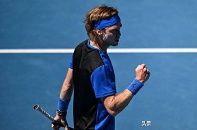 九游-包含蒂姆回归赛场，问鼎冠军首场状态亮眼，加拿大队观众沸腾！的词条