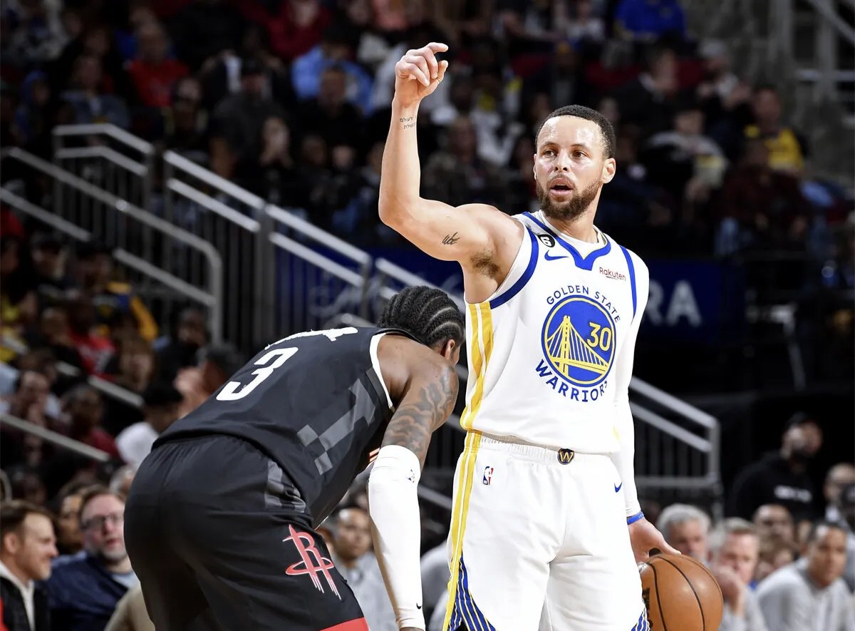 库里关键节点战术调整，C9带队取胜！的简单介绍